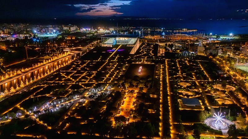 Το Πάρκο Σταύρος Νιάρχος μεταμορφώνεται στον πιο φωτεινό προορισμό της πόλης για τις γιορτές