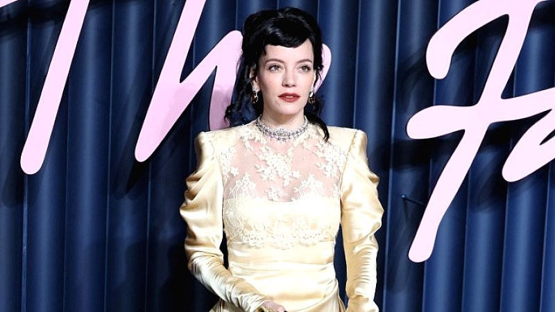 Η Λίλι Άλεν ανακοινώνει τη θεατρική προσαρμογή του άλμπουμ «West End Girl»