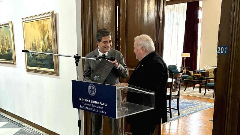 Παρουσίαση του λευκώματος «Υπογραφές με Σπαθί» του Π. Κασιμάτη που αποκαλύπτει την ιστορία του 1821 στο υπουργείο Μακεδονίας-Θράκης