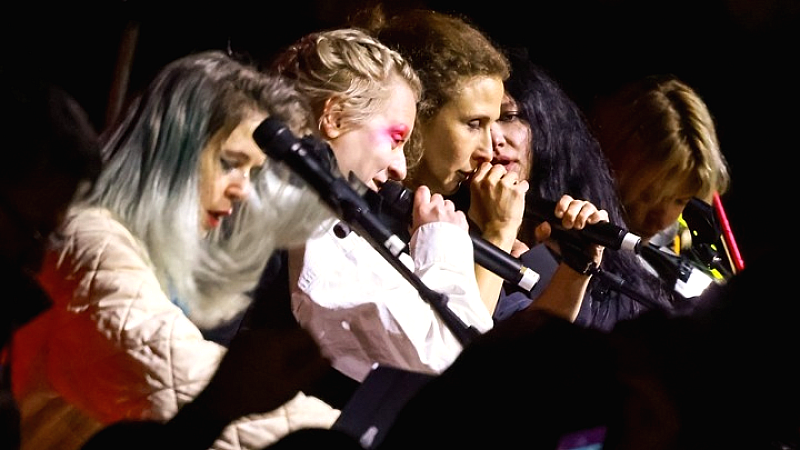 Η απόφαση δικαστηρίου της Μόσχας χαρακτηρίζει το συγκρότημα ‘Pussy Riot’ εξτρεμιστική οργάνωση