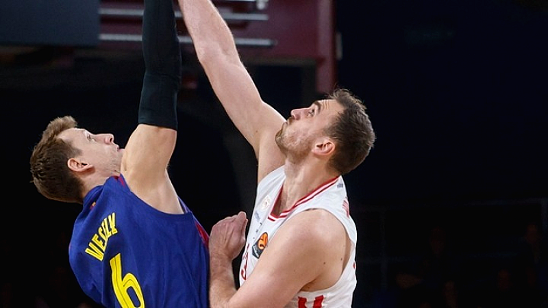 Καταρρέει η άμυνα του Ολυμπιακού στη Βαρκελώνη