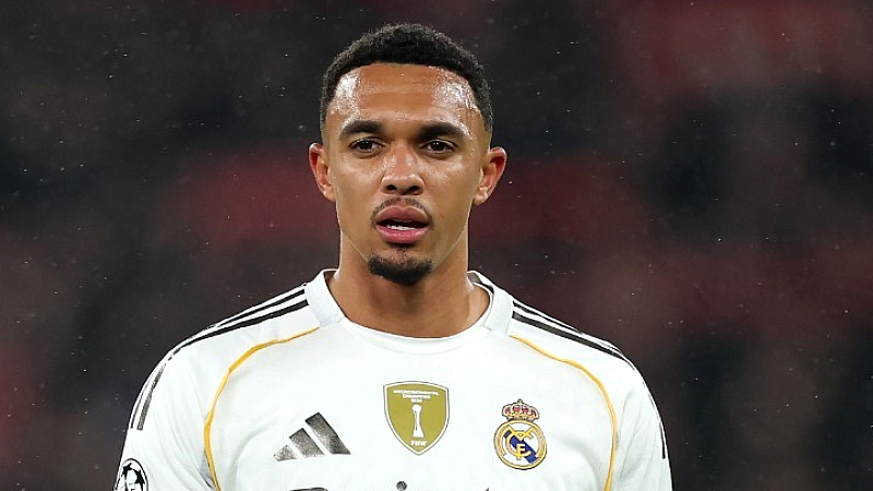 Σοβαρός τραυματισμός για τον Αλεξάντερ-Άρνολντ, τουλάχιστον δύο μήνες εκτός