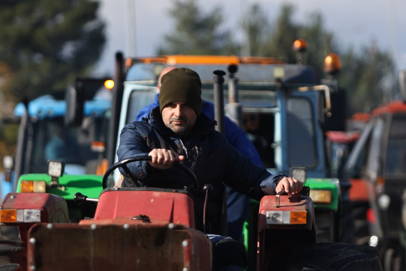 Αγρότες: Σταθεροί στον αγώνα τους παρά την αστυνομική καταστολή – Συγκέντρωση αλληλεγγύης και νέα συνέλευση