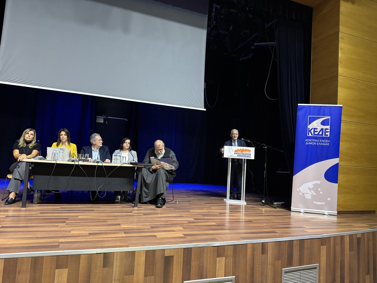 ΚΕΔΕ και Ιερά Αρχιεπισκοπή Αθηνών συνεργάζονται για την καταπολέμηση της έμφυλης και ενδοοικογενειακής βίας