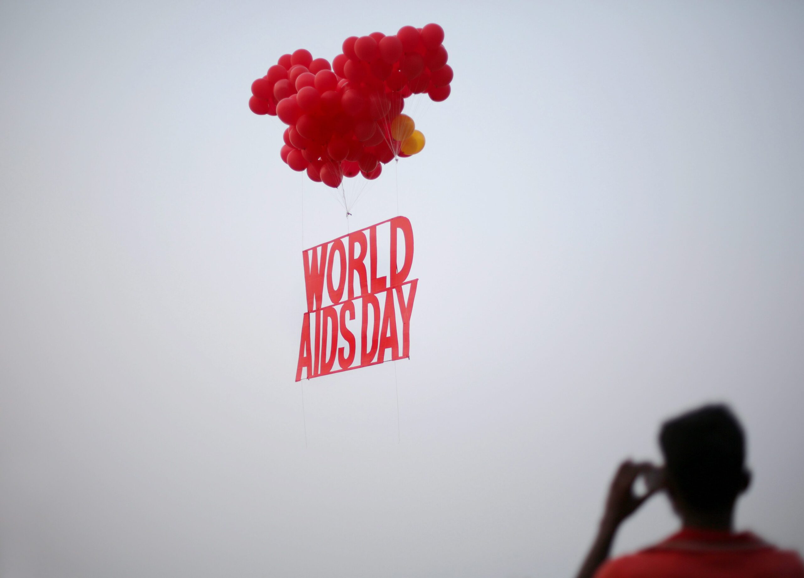 Μήνυμα του προεδρου του ΙΣΑ για την Παγκόσμια Ημέρα AIDS: Ενίσχυση της γνώσης και μείωση της προκατάληψης