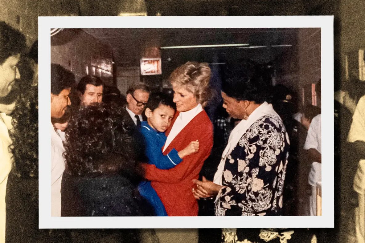 Νταϊάνα, πριγκίπισσα της συμπόνιας: Η ιστορική χειραψία και ο αγώνας της κατά του AIDS