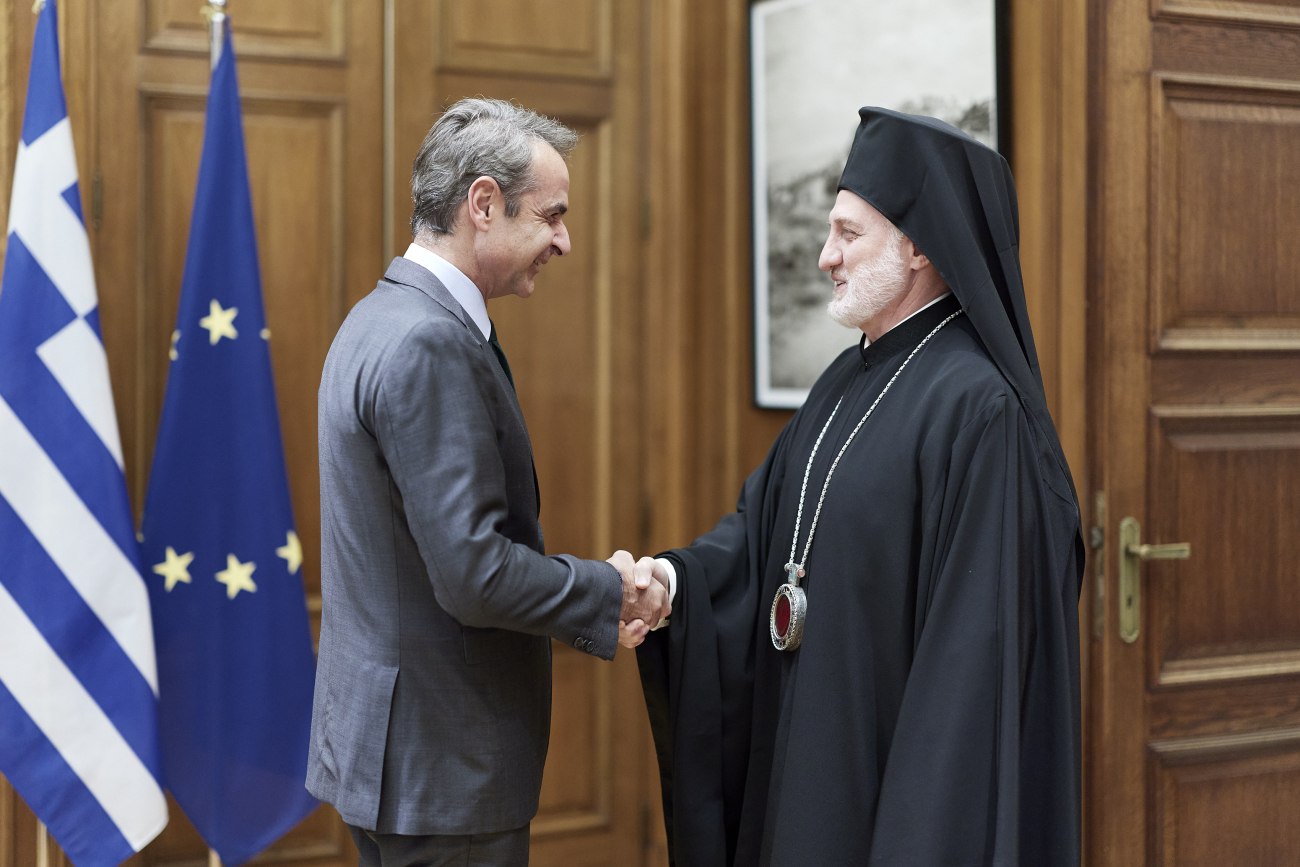 Θετικό κλίμα στην συνάντηση Μητσοτάκη και Ελπιδοφόρου στο Μαξίμου