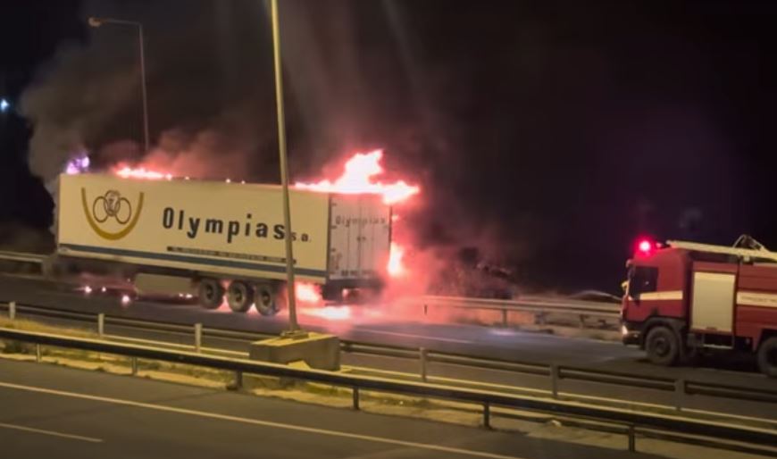 Ηράκλειο: Εντυπωσιακή επιχείρηση κατάσβεσης φωτιάς σε φορτηγό ψυγείο στον ΒΟΑΚ