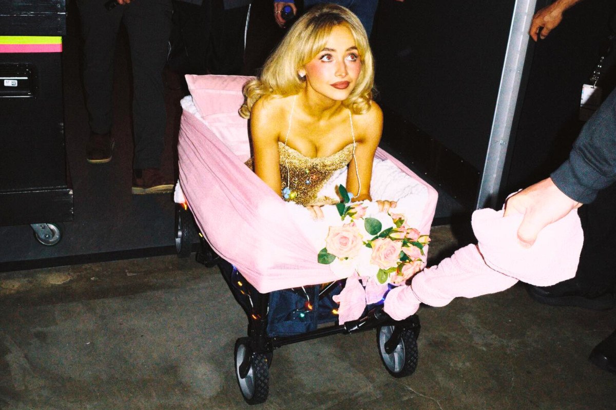 Σαμπρίνα Κάρπεντερ κατά Τραμπ: Απάντηση για τις απελάσεις της ICE