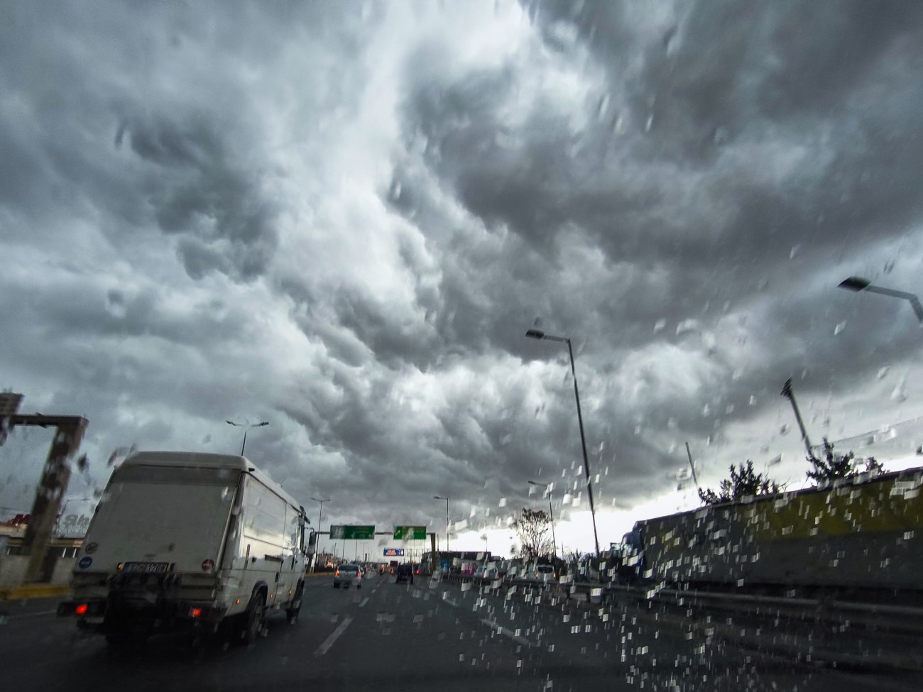 Κακοκαιρία: Αρχίζει η νέα φάση με ισχυρές βροχές και καταιγίδες σε πολλές περιοχές