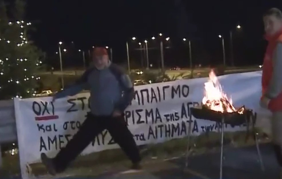 Αγρότης εκτελεί σπαγγάτο σε ζωντανή σύνδεση στην Καρδίτσα και γίνεται viral