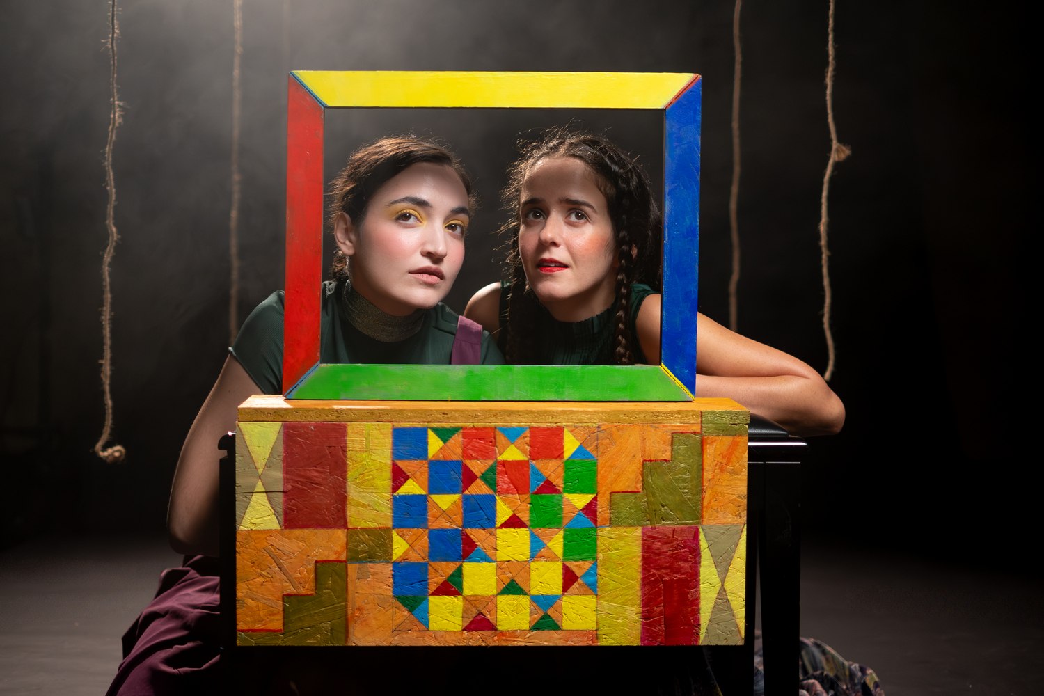 Η παράσταση του Κουκλόσπιτου του Χένρικ Ίψεν από την ομάδα Loxodox στη Σκηνή Μπέκετ