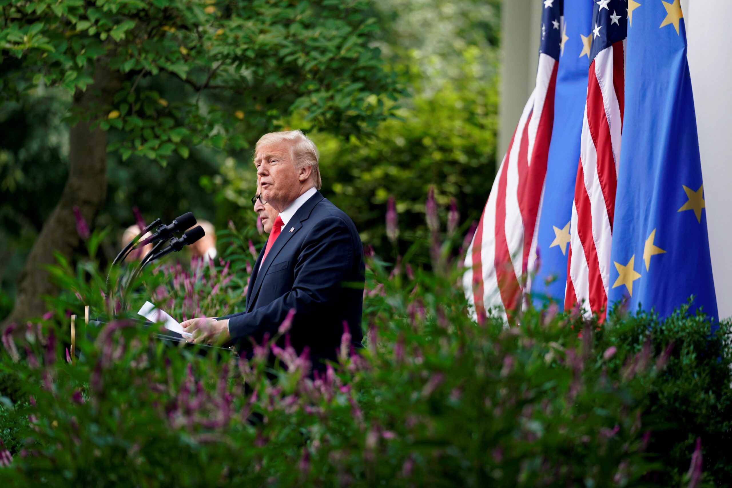 Δημοσκόπηση: Οι μισοί Ευρωπαίοι θεωρούν τον Τραμπ εχθρό – Απόψεις για τις σχέσεις με ΗΠΑ, Κίνα και Ρωσία