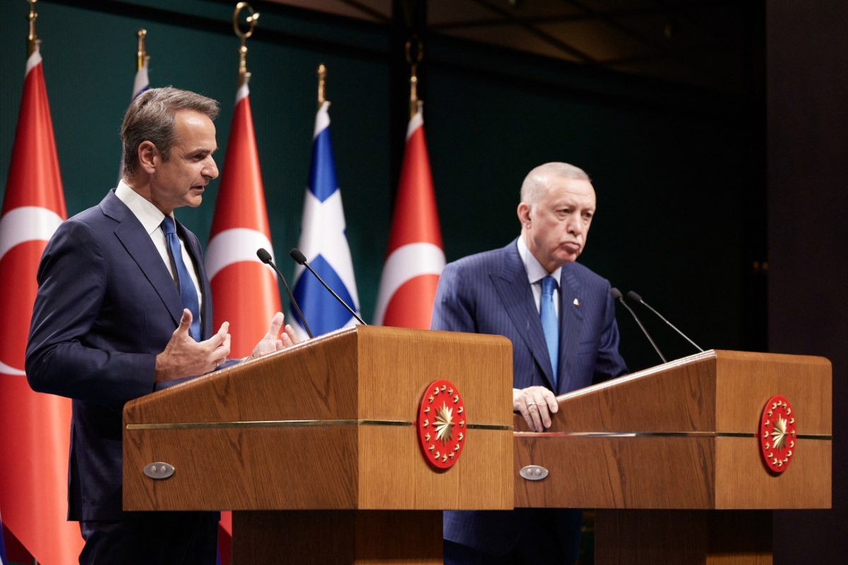 Δύο χρόνια μετά τη διακήρυξη των Αθηνών, η συζήτηση για τα ελληνοτουρκικά παραμένει στάσιμη