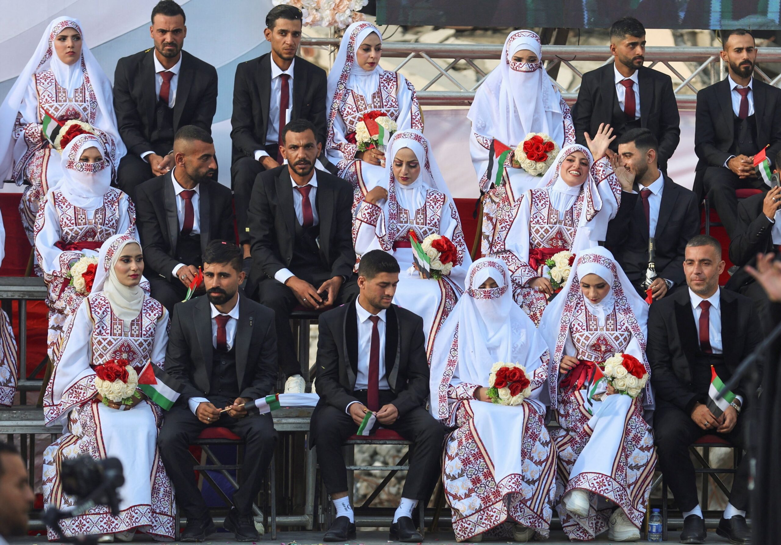 Μαζικός γάμος στη Γάζα: Μια γιορτή ελπίδας μετά από χρόνια σφαγής και τραγωδίας