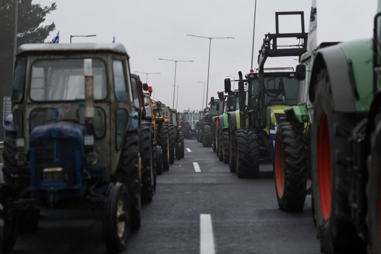 Αγρότες: Χιλιάδες τρακτέρ στους δρόμους, η μεγαλύτερη κινητοποίηση από το 2016 και η κυβέρνηση σε πίεση