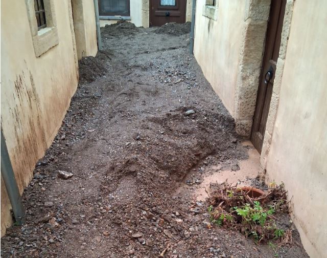 Κακοκαιρία Byron: Η Μονή Επανωσήφη βυθίστηκε στη λάσπη, καταστροφές στον Άγιο Νικόλαο