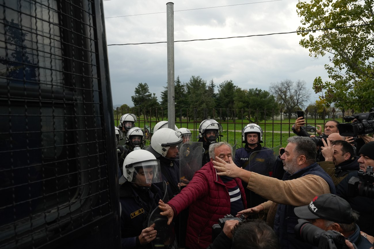 Κλιμακούμενη ένταση μεταξύ κυβέρνησης και αγροτών: Αψιμαχίες με δακρυγόνα στη Θεσσαλονίκη