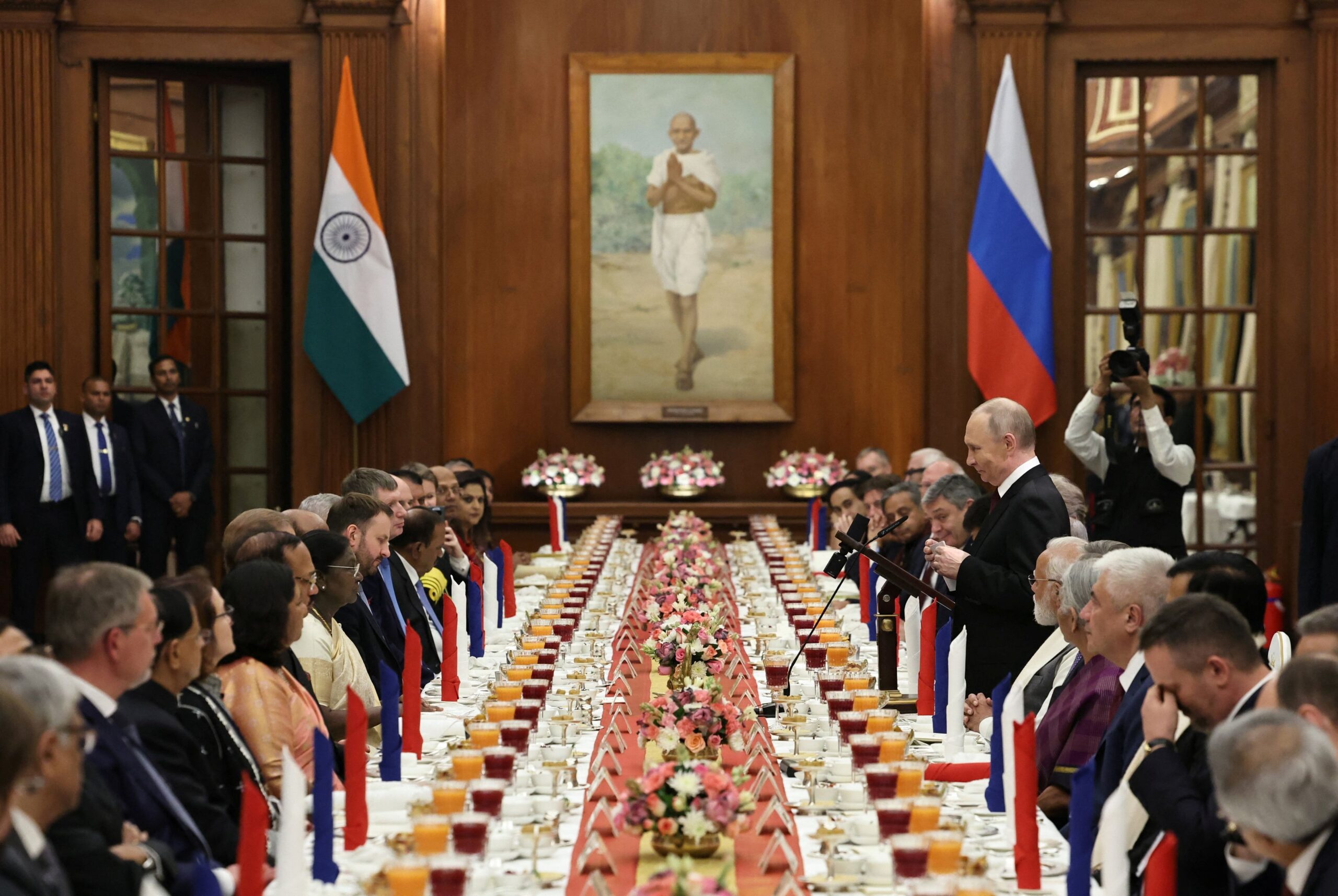 Συμφωνίες 100 δισεκατομμυρίων δολαρίων μεταξύ Πούτιν και Μόντι