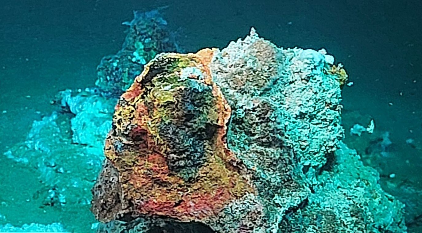 Έρευνα αποκαλύπτει εκτεταμένο ηφαιστειακό σύστημα στη Μήλο με υδροθερμικά πεδία έως 230 μέτρα