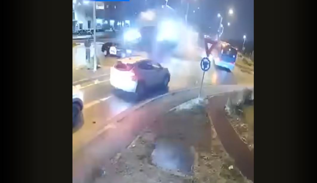 Ρουμανία: Σοκαριστική πτώση αυτοκινήτου σε τροχαίο