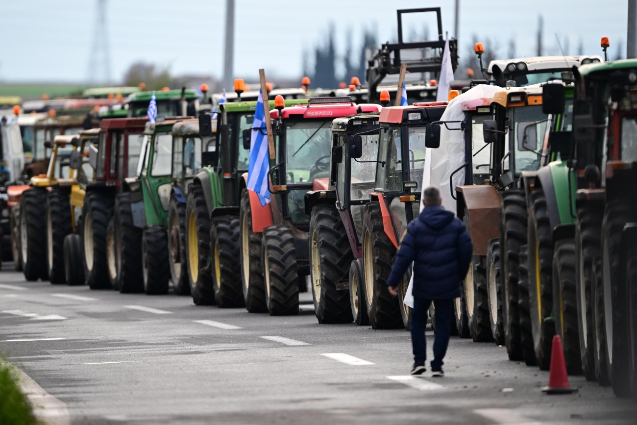 Χριστούγεννα στα μπλόκα: Οι αγρότες κλιμακώνουν την πίεση στην κυβέρνηση