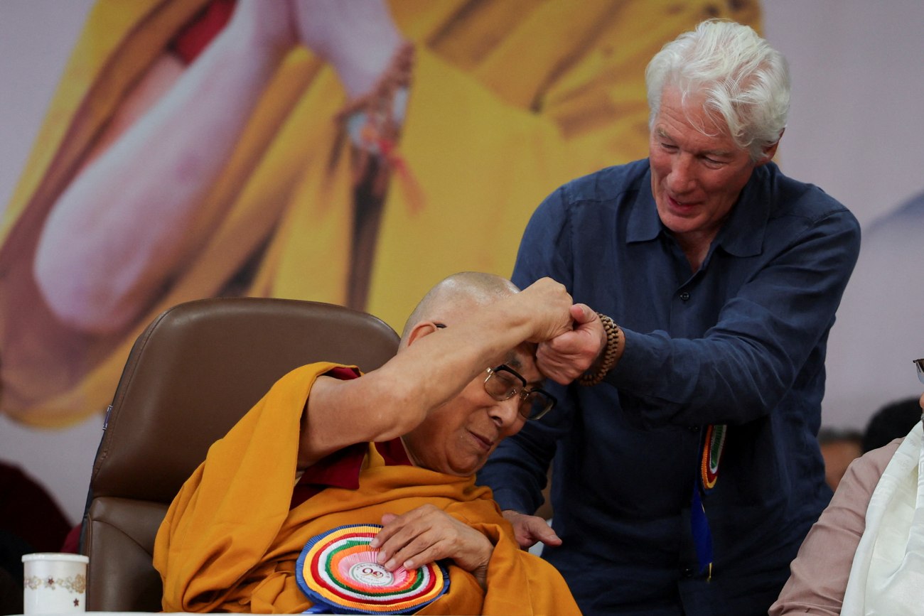 Ο Ρίτσαρντ Γκιρ μιλά για τον Δαλάι Λάμα, την καλοσύνη και την κατάσταση των σημερινών ηγετών