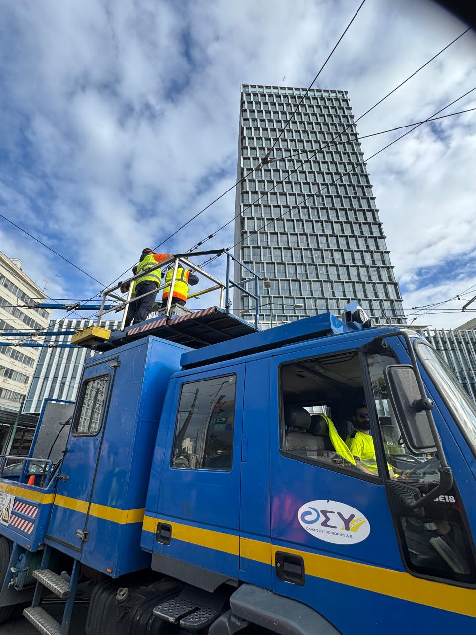 Η έναρξη των εργασιών αποξήλωσης του δικτύου τρόλεϊ στον Πειραιά από τον δήμαρχο Γιάννη Μώραλη