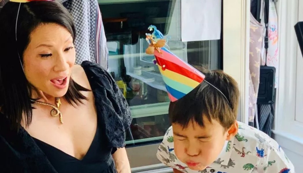 Η Λούσι Λιου αποκαλύπτει την αθωότητα του γιου της σχετικά με τη δημοφιλία της