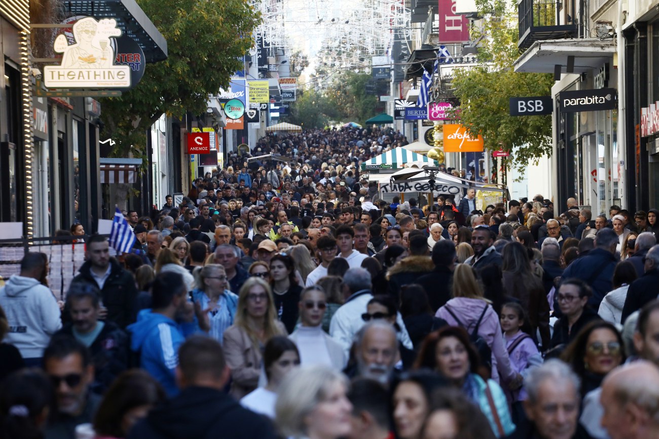 Πρεμιέρα του εορταστικού ωραρίου την Πέμπτη: Ποιες Κυριακές θα λειτουργούν τα καταστήματα