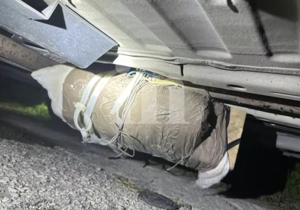 Καλύβια: Σοκαριστικά ντοκουμέντα από τον εμπρηστικό μηχανισμό που βρέθηκε κάτω από αυτοκίνητο