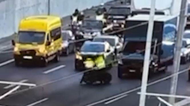 Ανατρεπτικό περιστατικό στην Αττική Οδό: Μοτοσικλετιστής παρέσυρε αστυνομικό κατά τη διάρκεια ελέγχων