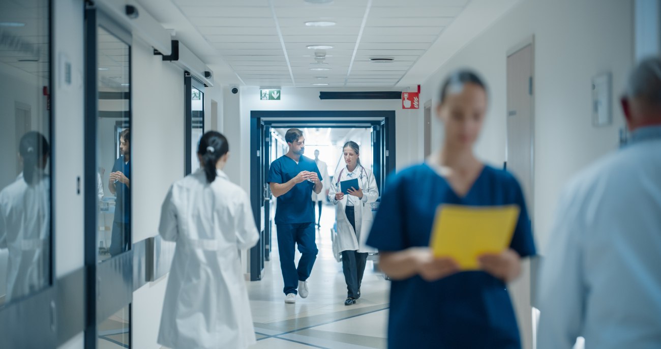 Βρετανία: Συναγερμός στα νοσοκομεία λόγω υπεργρίπης – οι γιατροί προειδοποιούν για σοβαρή κατάσταση