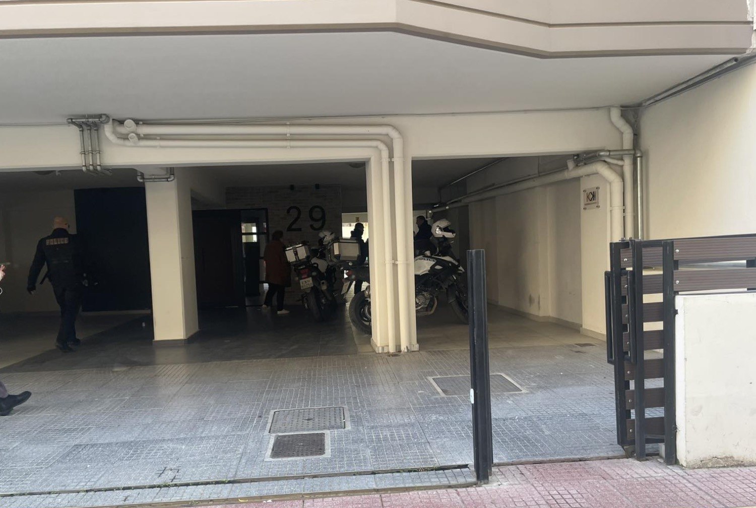 Λάρισα: Νεκρός 54χρονος μετά από πτώση από ταράτσα πολυκατοικίας