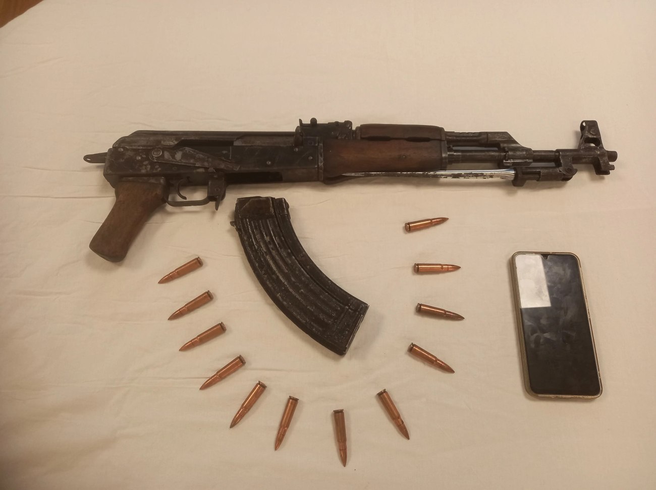 Συναγερμός σε σταθμό ΚΤΕΛ της Αθήνας: 20χρονος συνελήφθη με καλάσνικοφ