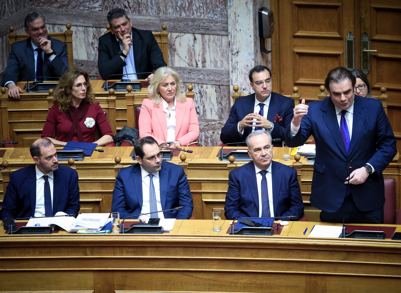 Βουλή: Κόντρες για τον προϋπολογισμό του 2026 – Αντεπίθεση Πιερρακάκη και Φάμελλου