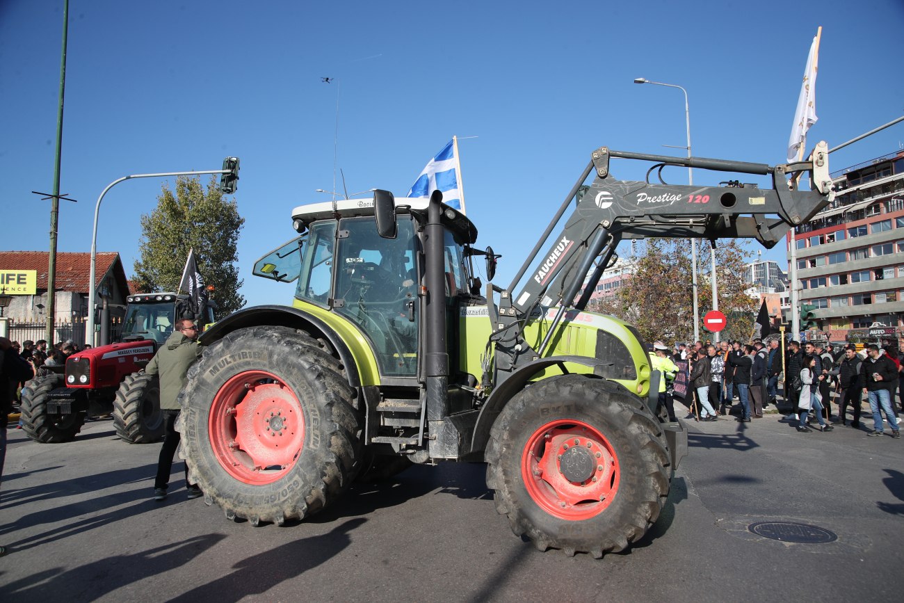 Δημοσκοπήσεις: Οι αγροτικές κινητοποιήσεις επηρεάζουν την κυβέρνηση – Κομμένοι δρόμοι, μειωμένα ποσοστά