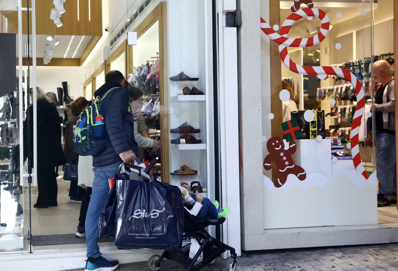 Ανοιχτά καταστήματα αύριο: Ποιες Κυριακές περιλαμβάνει το εορταστικό ωράριο