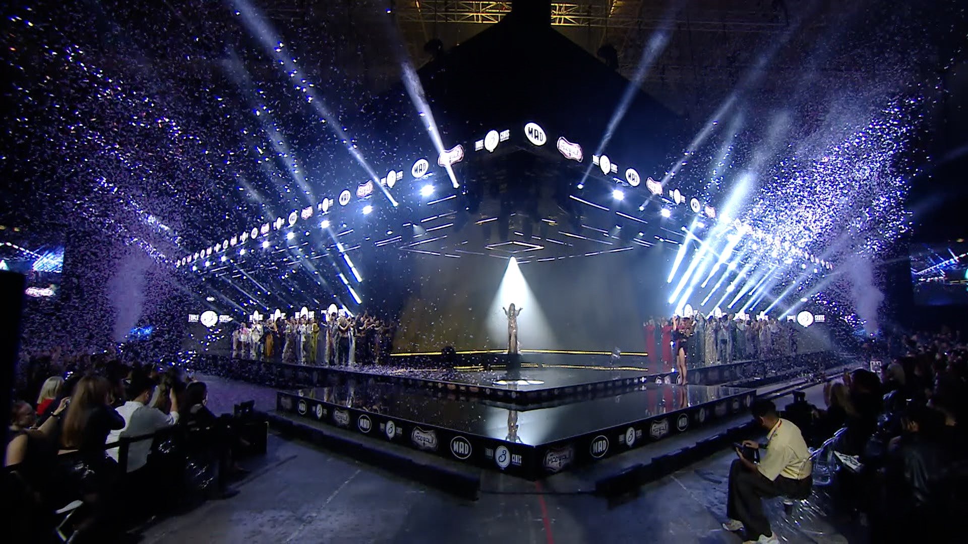 MadWalk 2025 από τα Three Cents: Αποκλειστικά στο MEGA απόψε στις 23:00