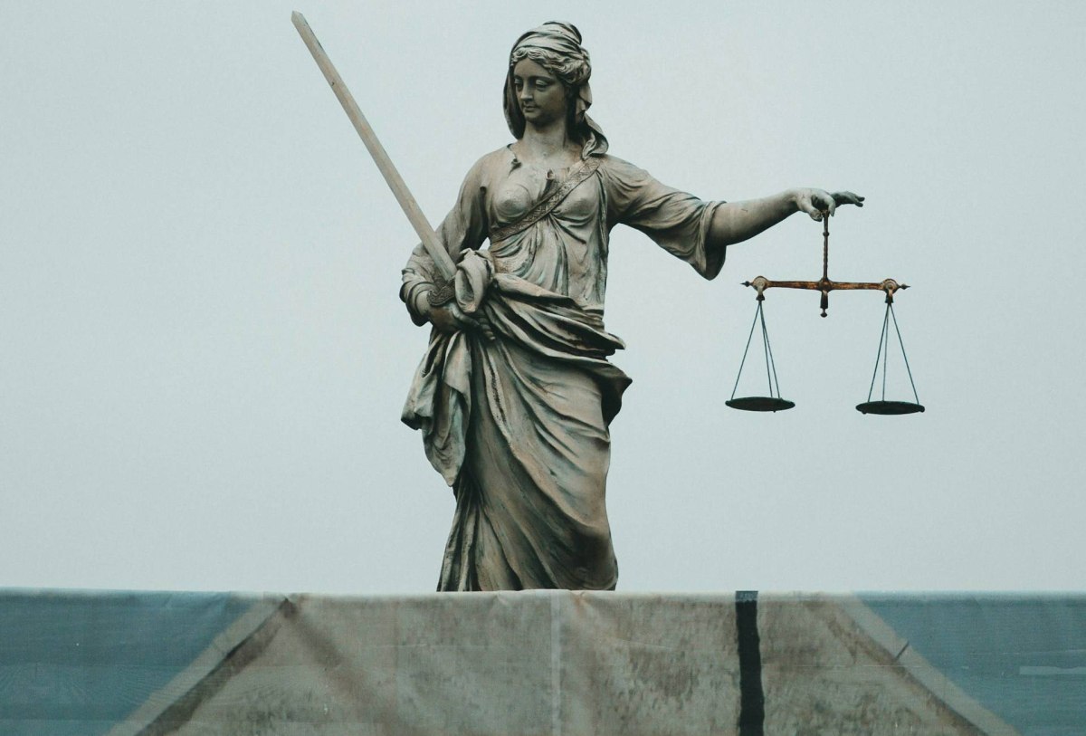 Ένωση δικαστών και εισαγγελέων: Επιστροφή της κοινωνικής εμπιστοσύνης στη δικαιοσύνη