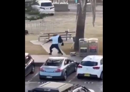 Μακελειό σε παραλία στην Αυστραλία: Πολίτης αφοπλίζει έναν από τους δράστες – βίντεο