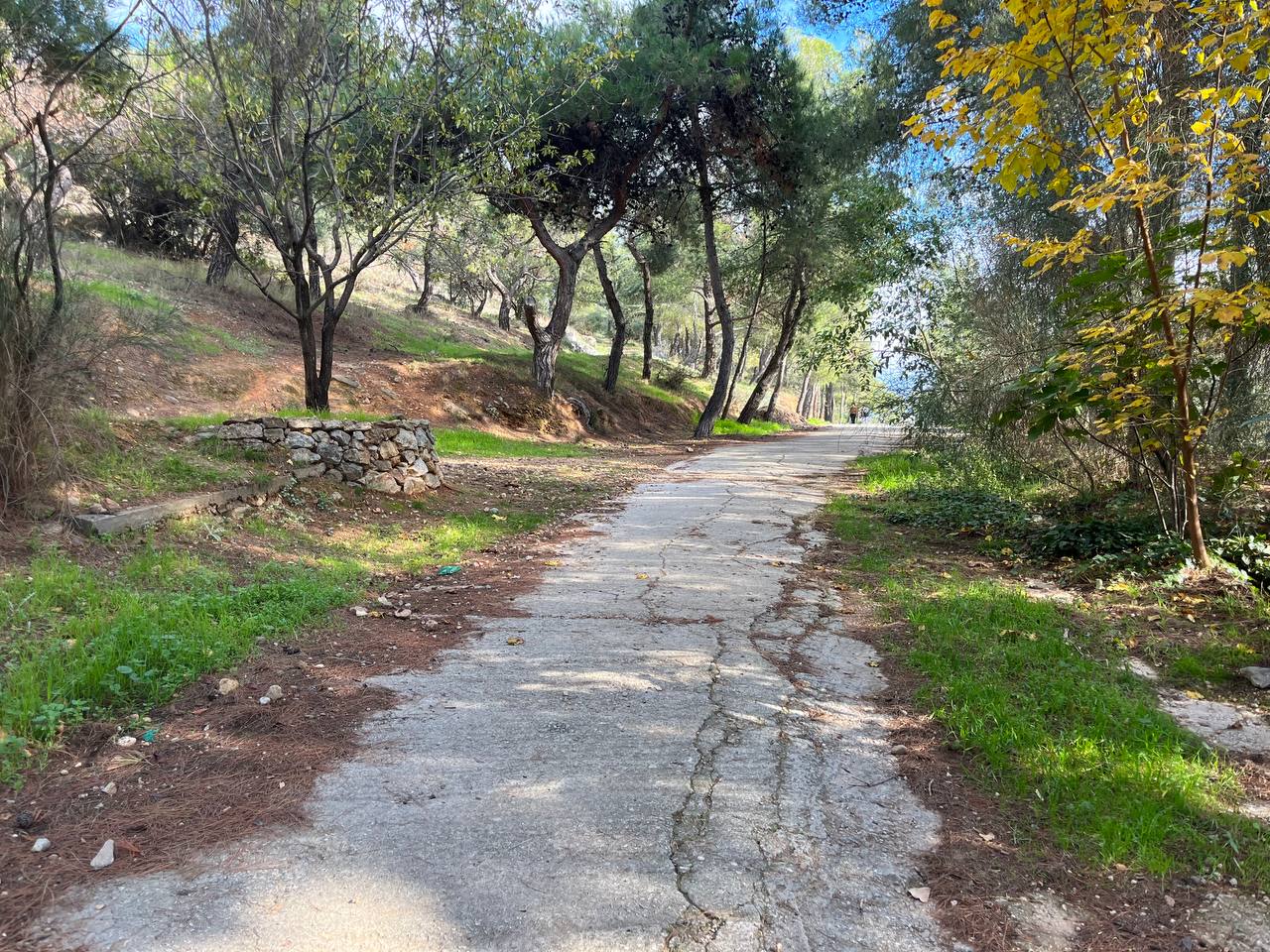 Εφιαλτική συνάντηση για 20χρονο: Θύμα ληστείας στον λόφο της Φιλοθέης