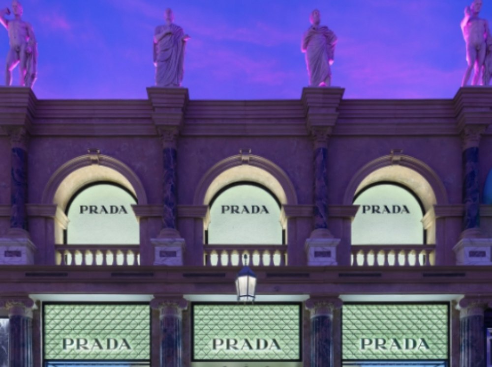 Η νέα μπουτίκ της Prada στο Λας Βέγκας αποπνέει αρχαία Ελλάδα με μοντέρνα πολυτέλεια