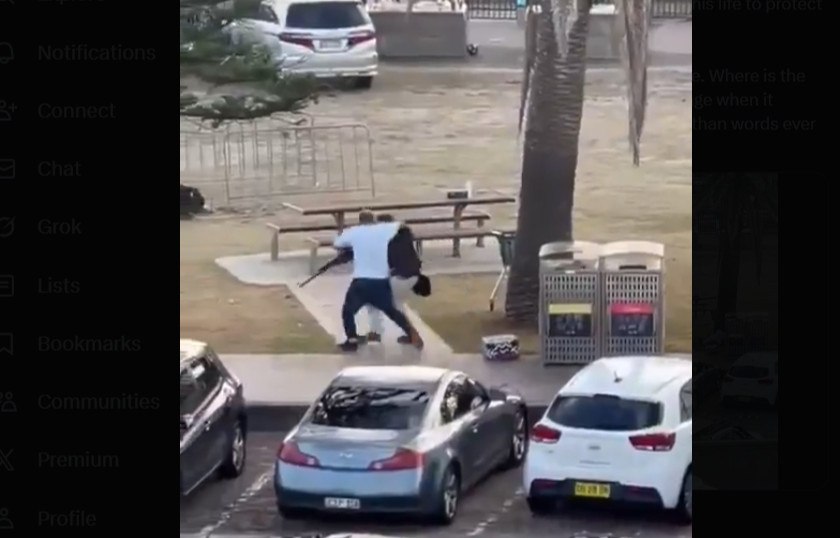 Η απόφαση του Άχμεντ αλ-Άχμεντ: Ο ήρωας που σταμάτησε την επίθεση στο Μπόνται