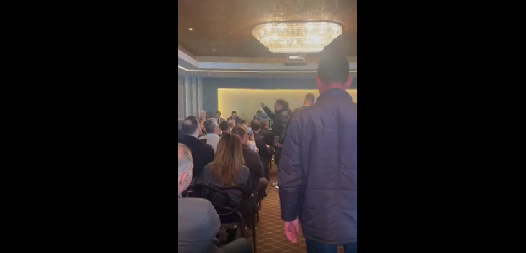 Θεσσαλονίκη-Βίντεο: Παρέμβαση αγροτών παρουσία Λιβάνιου στη συνέλευση της ΠΕΔ-ΚΜ