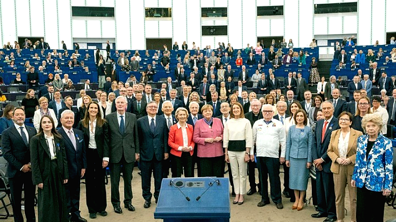 Ευρωπαϊκό Τάγμα Αξίας: Μέρκελ και Ζελένσκι βραβεύτηκαν μαζί με τον Γιάννη Αντετοκούνμπο