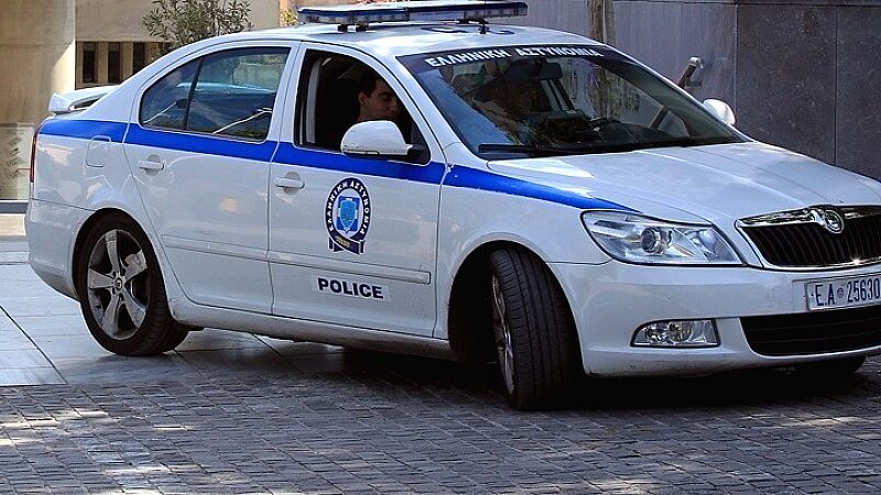 Συνελήφθη 16χρονη για ληστεία μίνι μάρκετ με φαλτσέτα